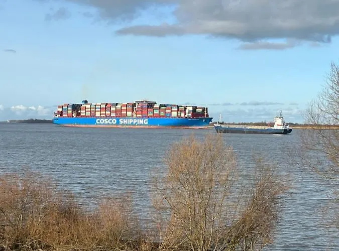 Peedy's Luxurioese 60m² Mit Balkonterrasse Apartman *